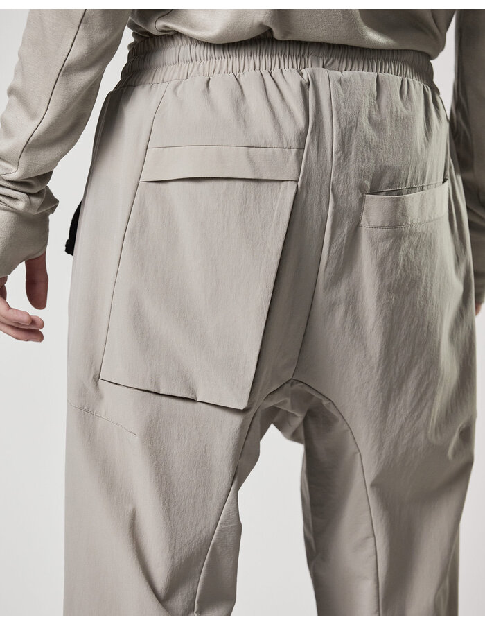 THOM KROM HYPER-STRETCH NYLON DARTED JOGGER - MOONBEAM