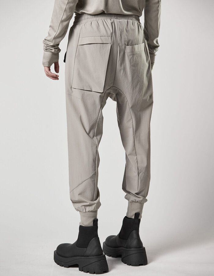 THOM KROM HYPER-STRETCH NYLON DARTED JOGGER - MOONBEAM