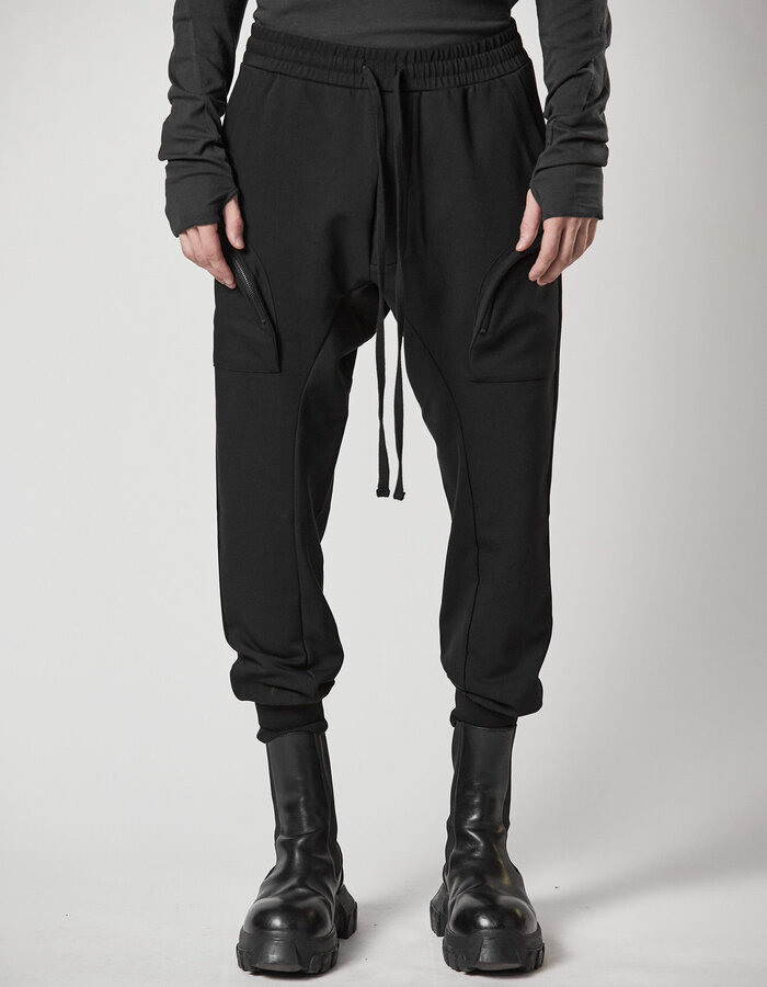 THOM KROM CURVE ZIP POCKET FITTED CARGO JOGGER - BLACK