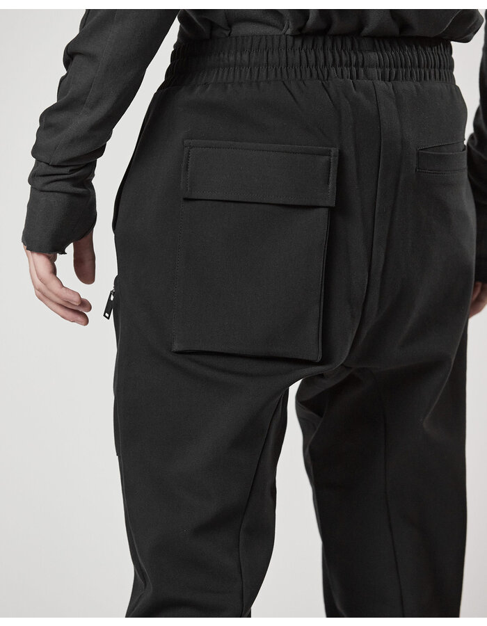 THOM KROM CURVE ZIP POCKET FITTED CARGO JOGGER - BLACK