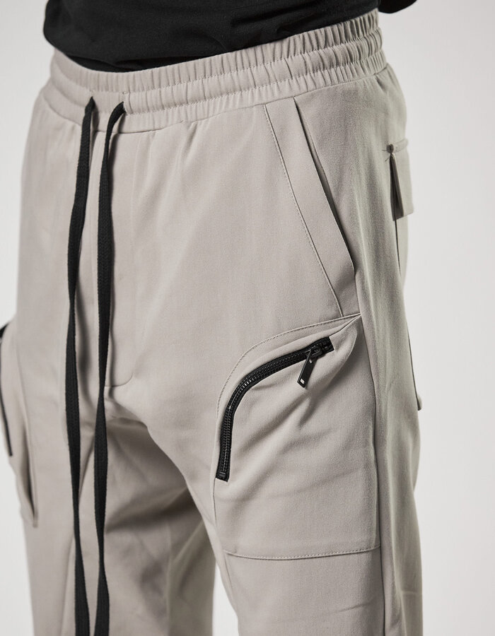 THOM KROM CURVE ZIP POCKET FITTED CARGO JOGGER - MOONBEAM