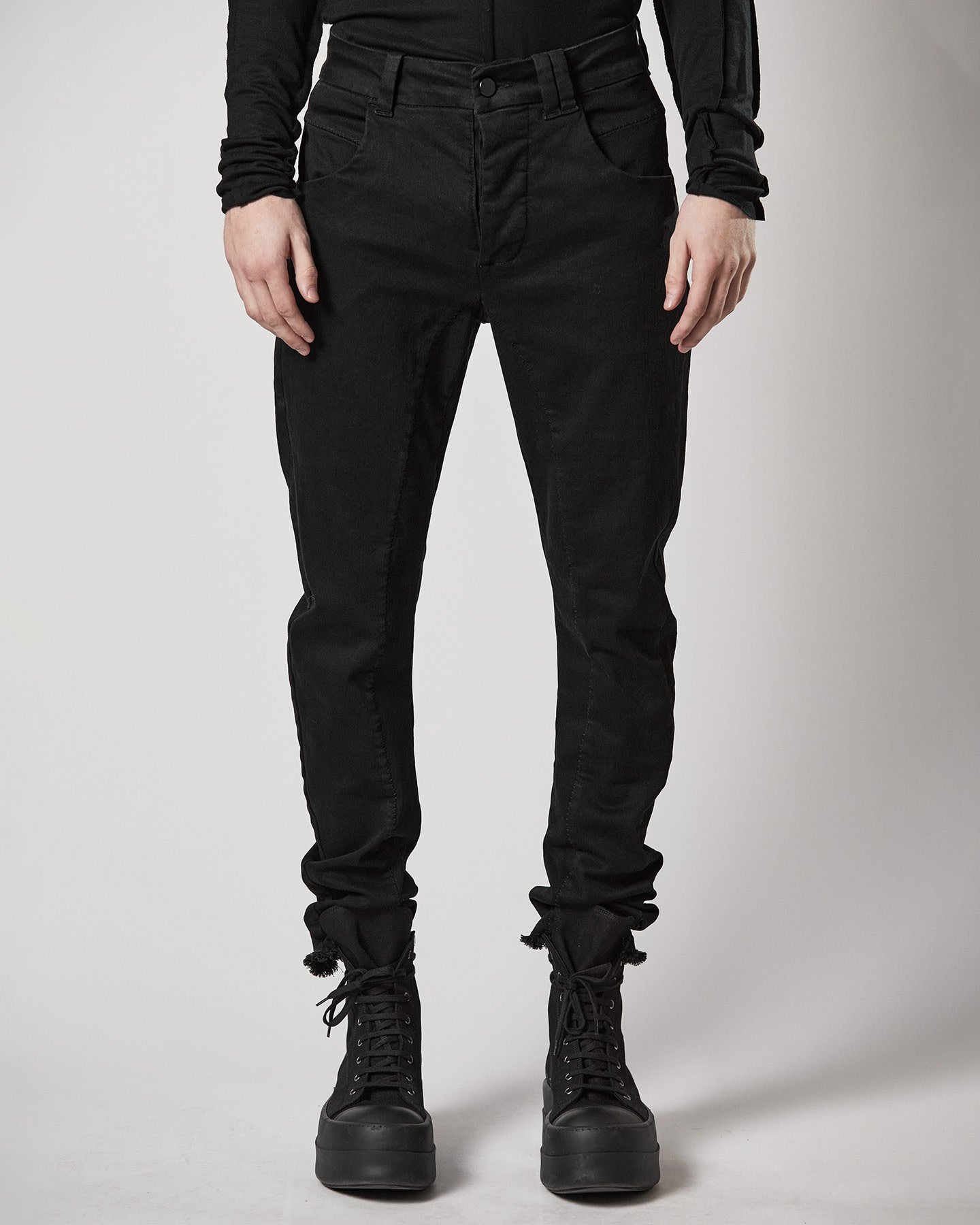 THOM CURVE LEG STRETCH DENIM JEANS