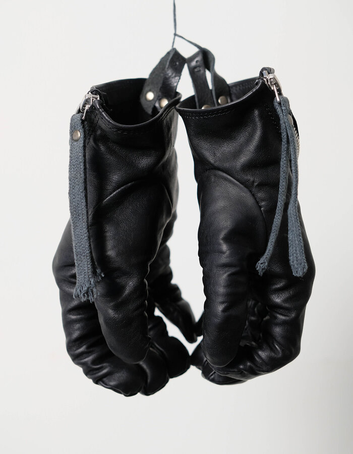 0.HIDE ZIPPED GLOVES