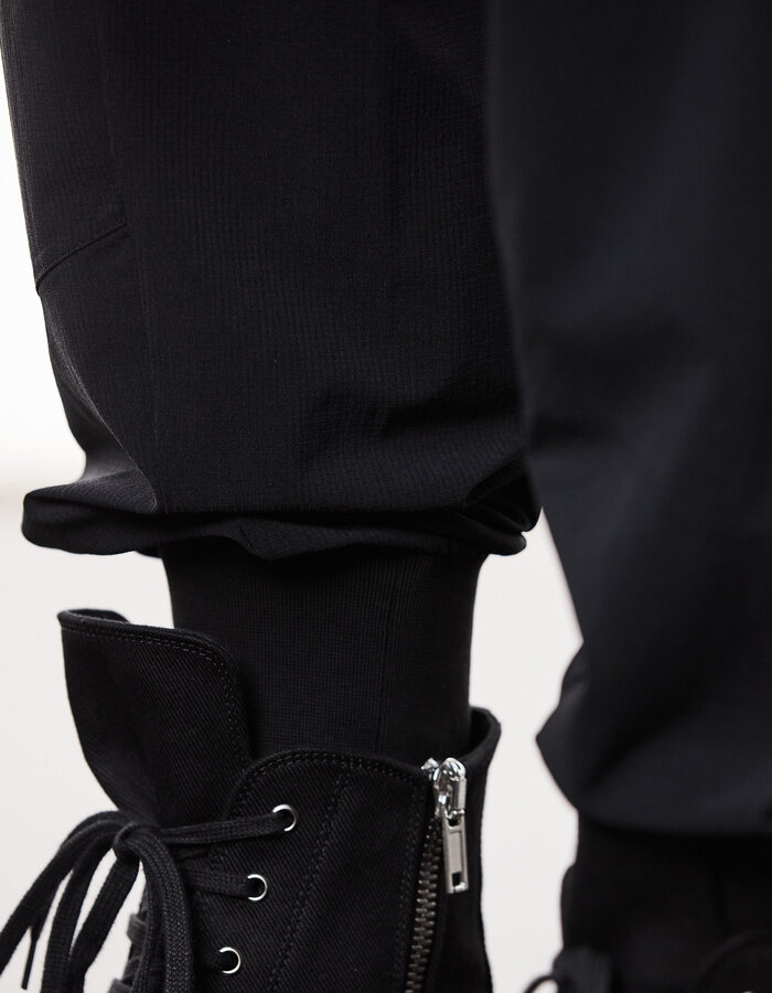 THOM KROM STRETCH NYLON RIP-STOP ZIP POCKET JOGGERS - BLACK