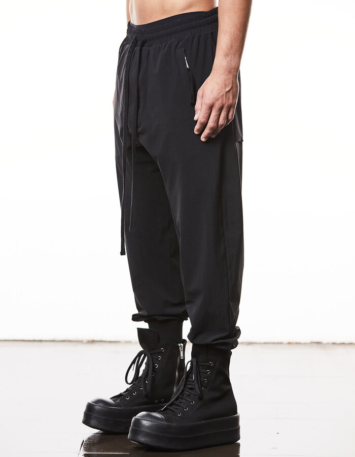 THOM KROM STRETCH NYLON RIP-STOP ZIP POCKET JOGGERS - BLACK