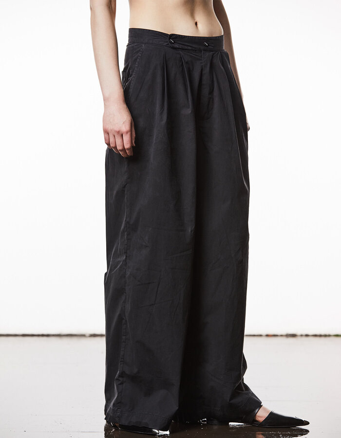 THOM KROM STRETCH POPLIN WIDE PLEATED TROUSERS