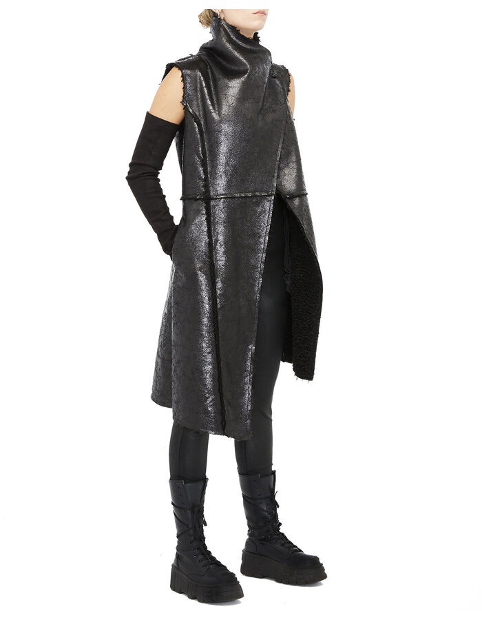 LA HAINE INSIDE US LAMINATED FAUX SHEARLING VEST