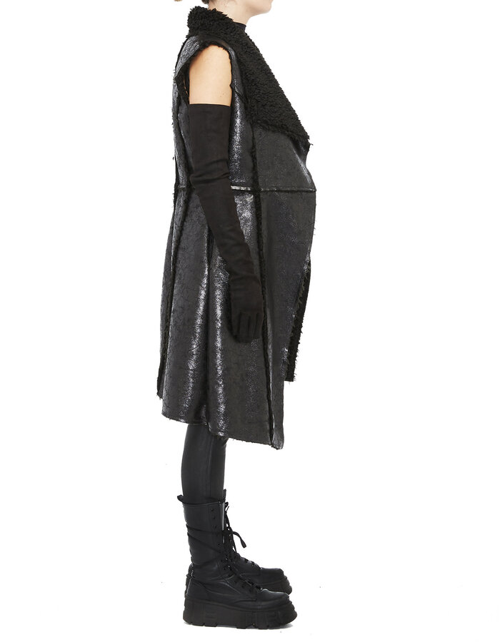 LA HAINE INSIDE US LAMINATED FAUX SHEARLING VEST