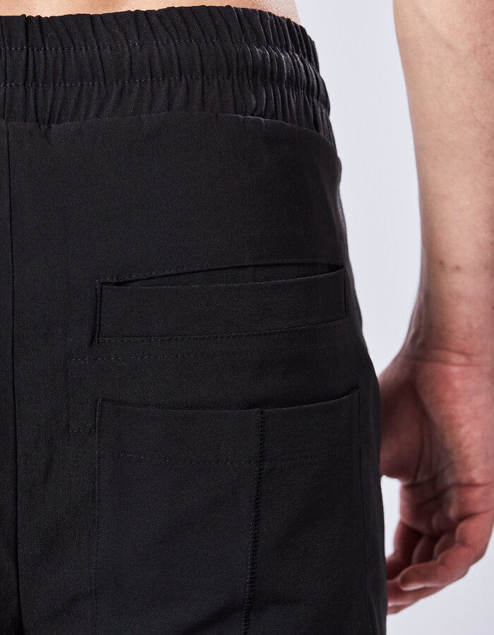 THOM KROM VISCOSE & NYLON 3D POCKET CROPPED TROUSER - BLACK