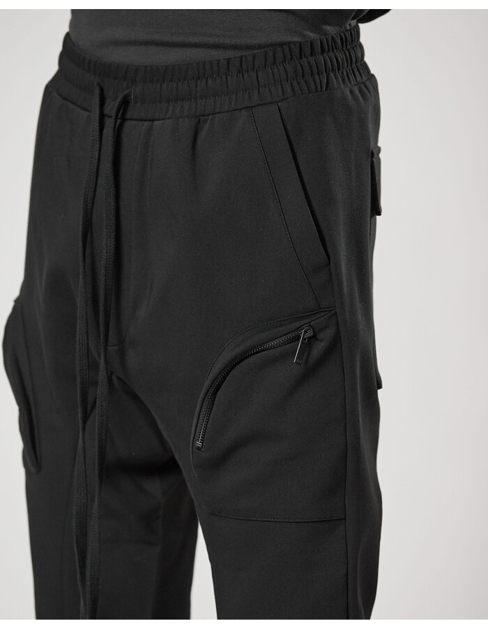 THOM KROM CURVE ZIP POCKET FITTED CARGO JOGGER - BLACK