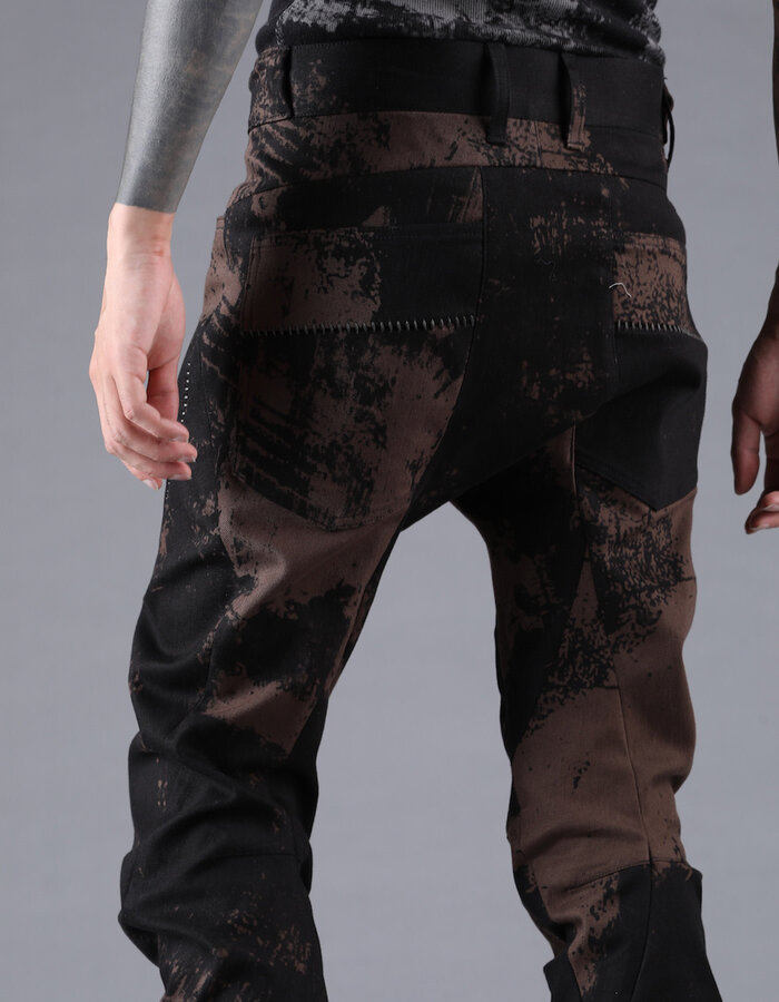 D. HYGEN MURA PROCESSED OVERLOCK TWISTED SLIM JEANS - DUST/BLACK