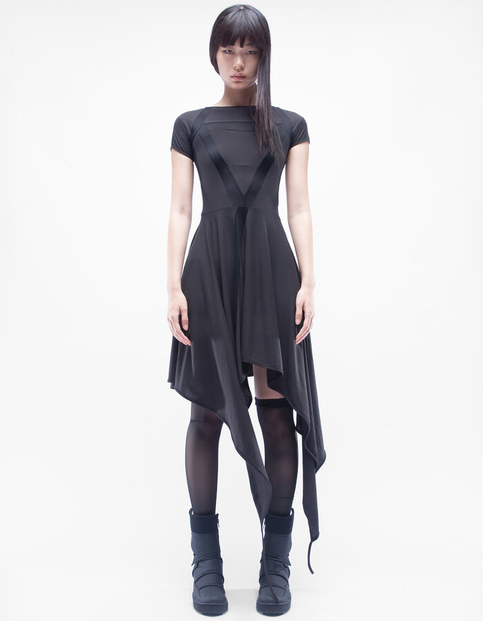 DEMOBAZA DRESS V ONYX