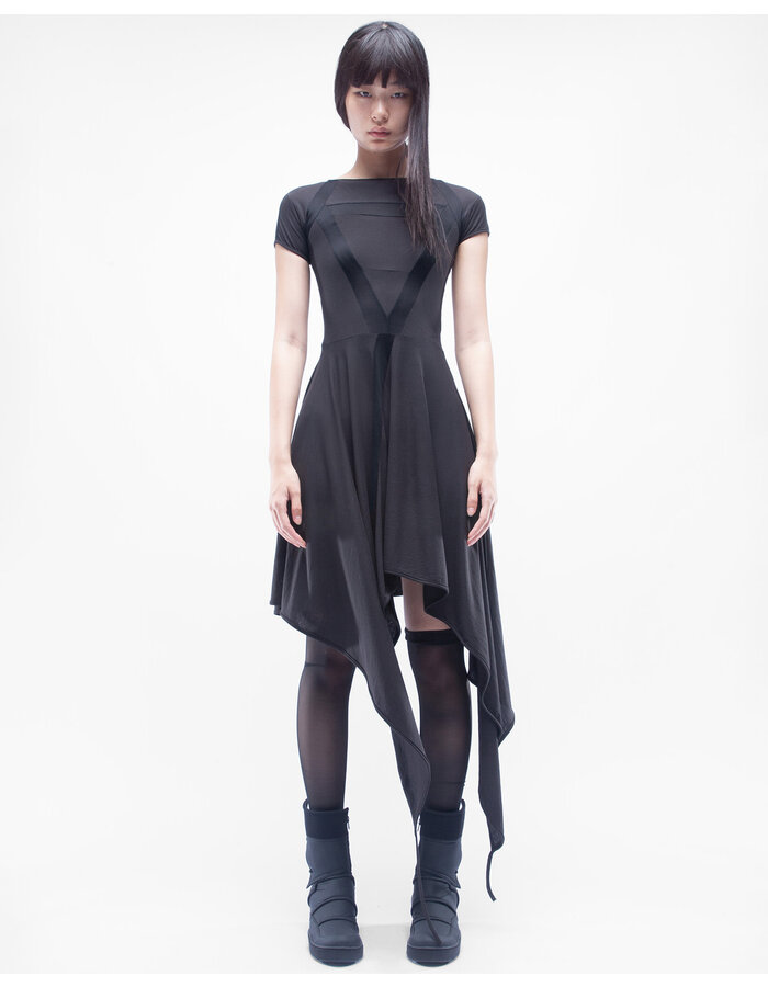 DEMOBAZA DRESS V ONYX