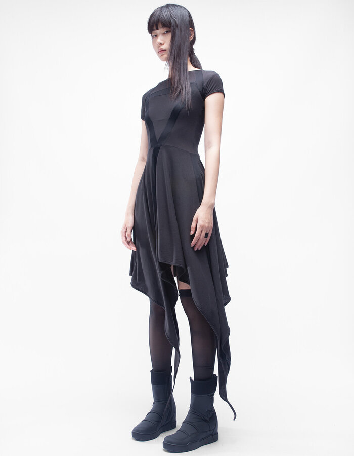 DEMOBAZA DRESS V ONYX