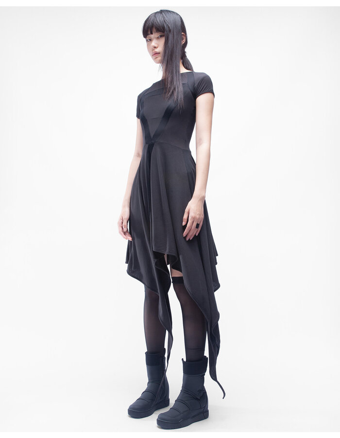 DEMOBAZA DRESS V ONYX