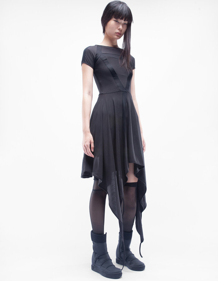 DEMOBAZA DRESS V ONYX