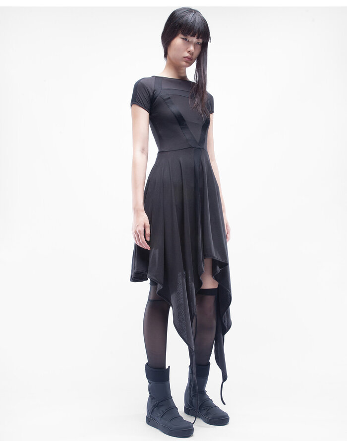 DEMOBAZA DRESS V ONYX