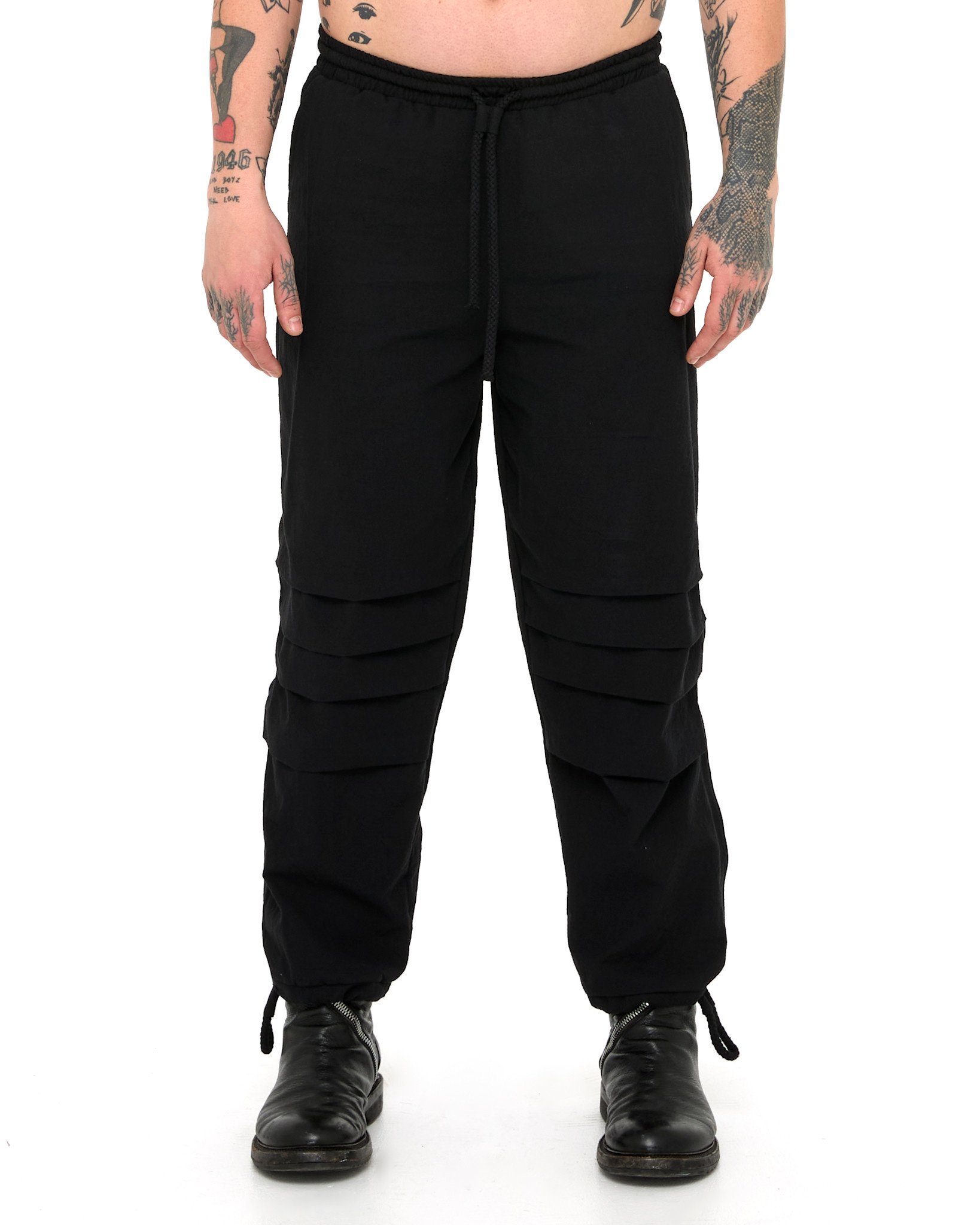 COTTON BLEND PLEATED KNEE TROUSER - BLACK