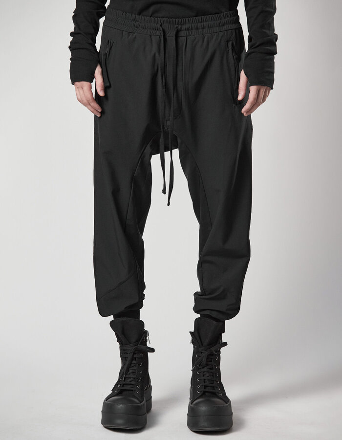 THOM KROM HYPER-STRETCH NYLON DARTED JOGGER - BLACK