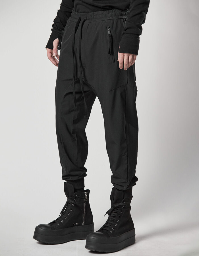 THOM KROM HYPER-STRETCH NYLON DARTED JOGGER - BLACK