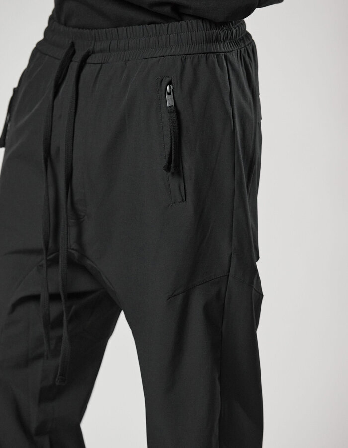 THOM KROM HYPER-STRETCH NYLON DARTED JOGGER - BLACK