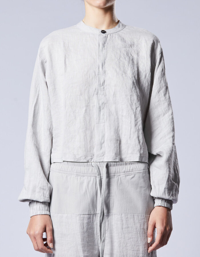 THOM KROM CROPPED LINEN MANDARIN SHIRT WITH ELASTIC CUFF - SILVER