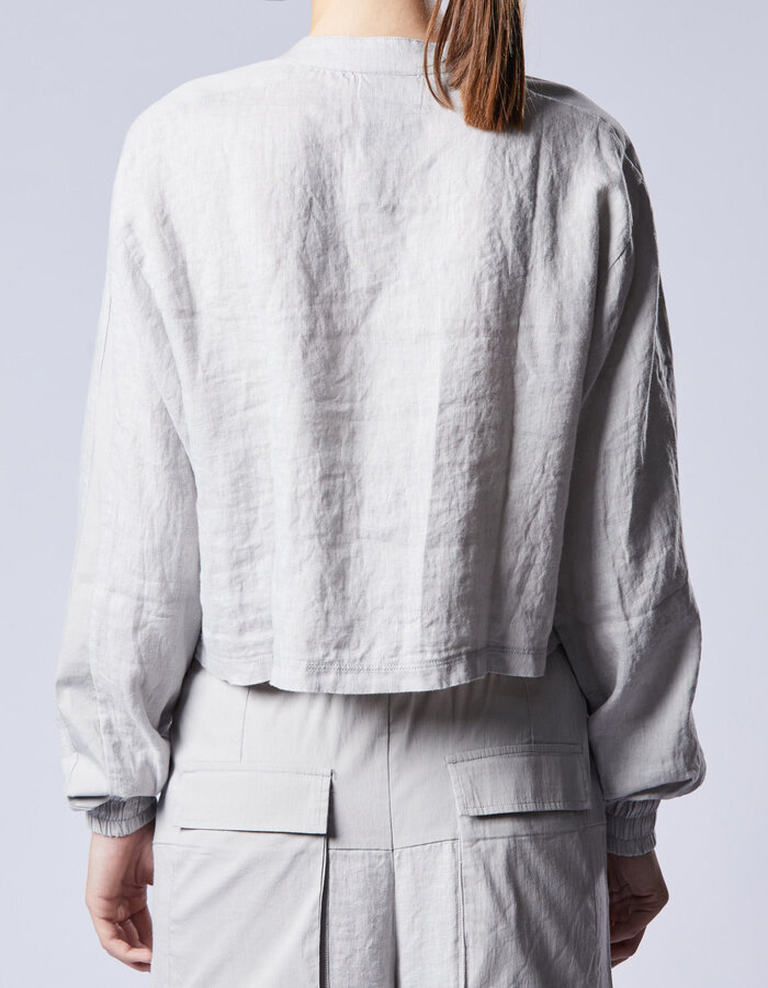 THOM KROM CROPPED LINEN MANDARIN SHIRT WITH ELASTIC CUFF - SILVER
