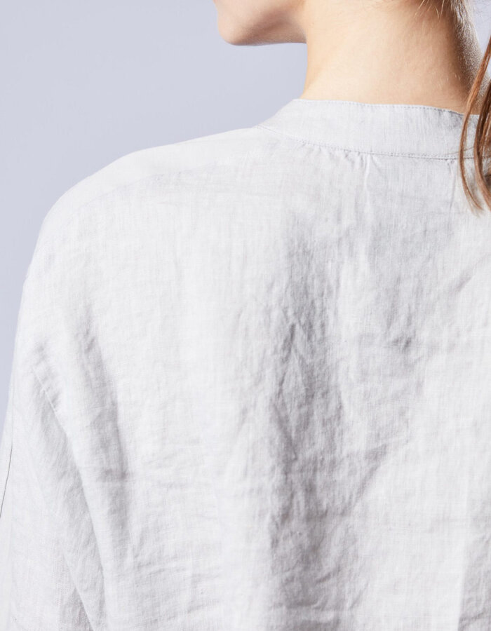 THOM KROM CROPPED LINEN MANDARIN SHIRT WITH ELASTIC CUFF - SILVER