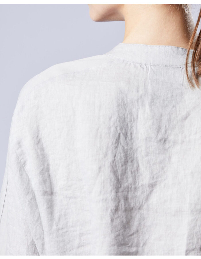 THOM KROM CROPPED LINEN MANDARIN SHIRT WITH ELASTIC CUFF - SILVER