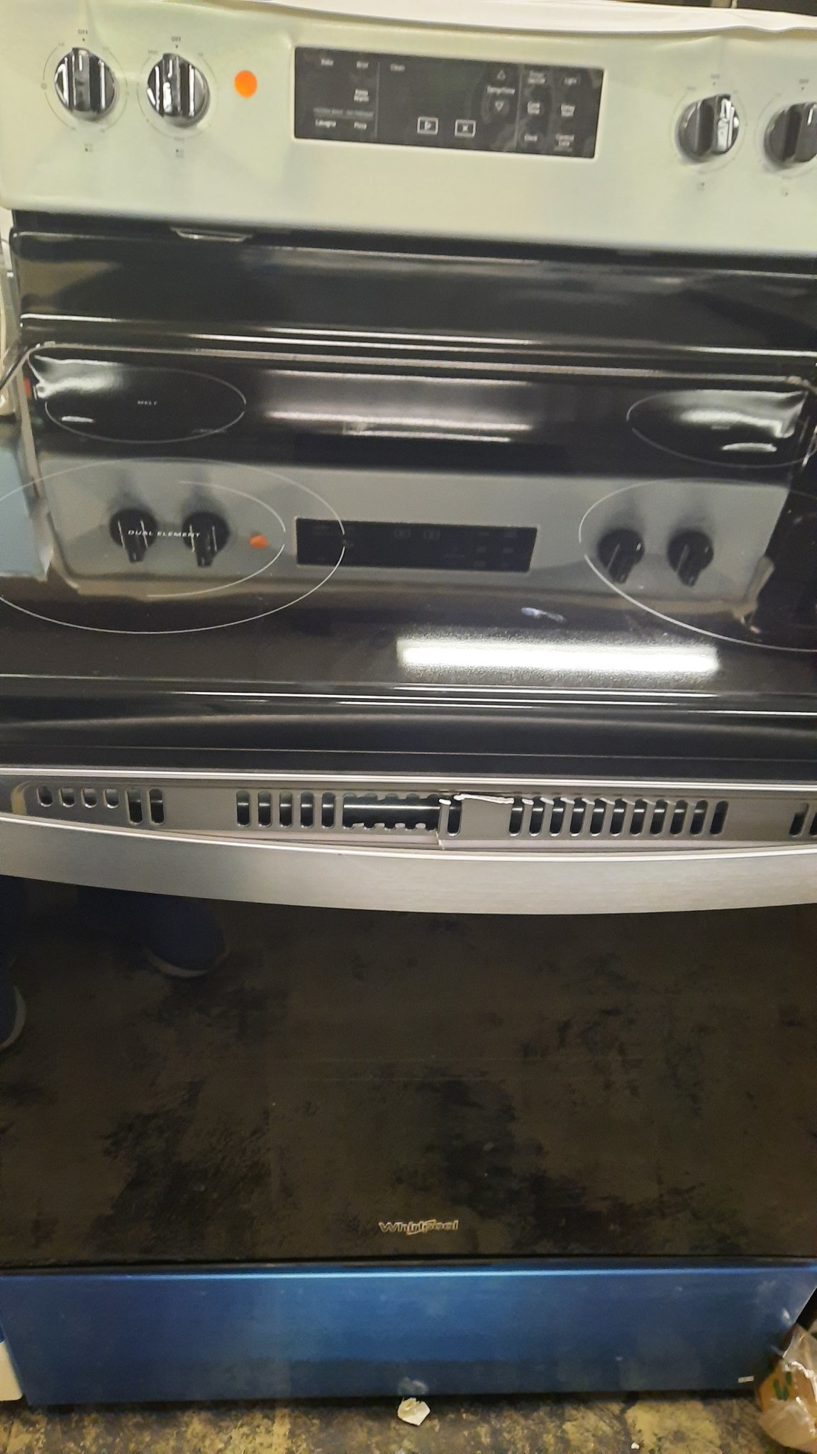 Whirlpool **Whirlpool WFE515S0JS0  5.3-cu ft 30 Inch  Self-Cleaning Electric Range (Black-On-Stainless)