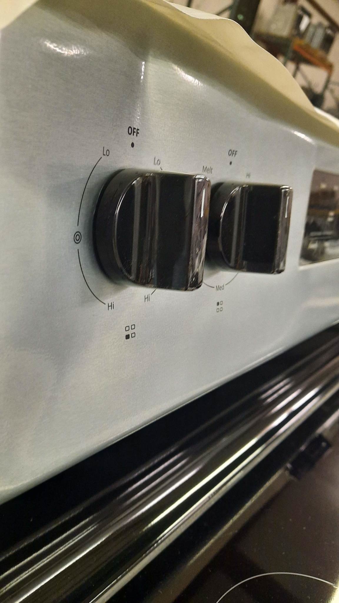 Whirlpool **Whirlpool WFE515S0JS0  5.3-cu ft 30 Inch  Self-Cleaning Electric Range (Black-On-Stainless)