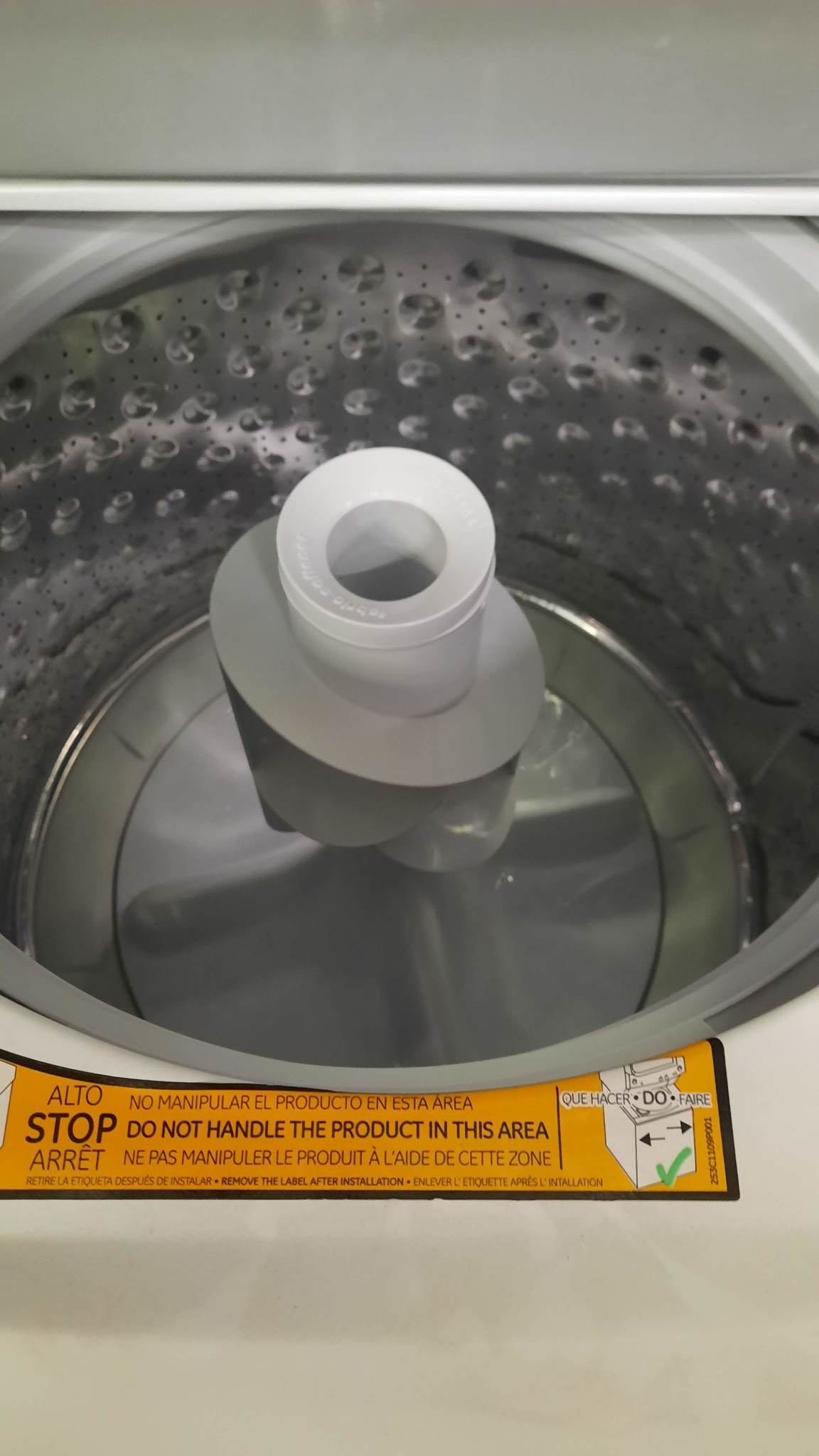 GE GE GUD27ESSMWW Stacked Laundry Center with 3.8-cu ft Washer and 5.9-cu ft Dryer