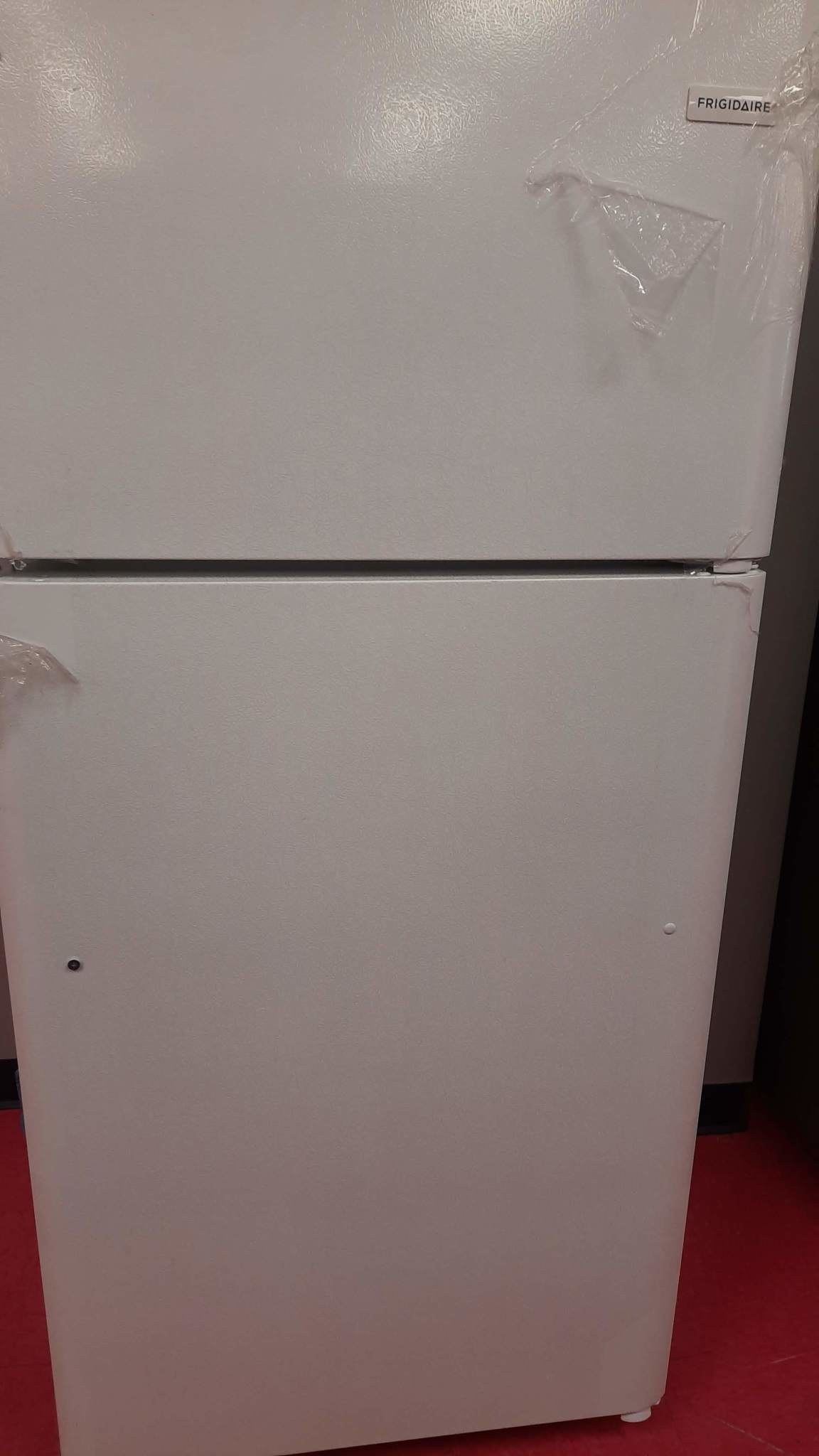 Frigidaire *Frigidaire FFTR2021TW5 20.4 cu ft top mount refrigerator in white