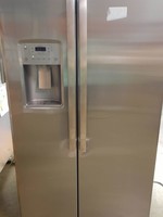 GE *GE GSS25IYNHFS 25.1 cu. ft. Side by Side Refrigerator in Fingerprint Resistant Stainless Steel