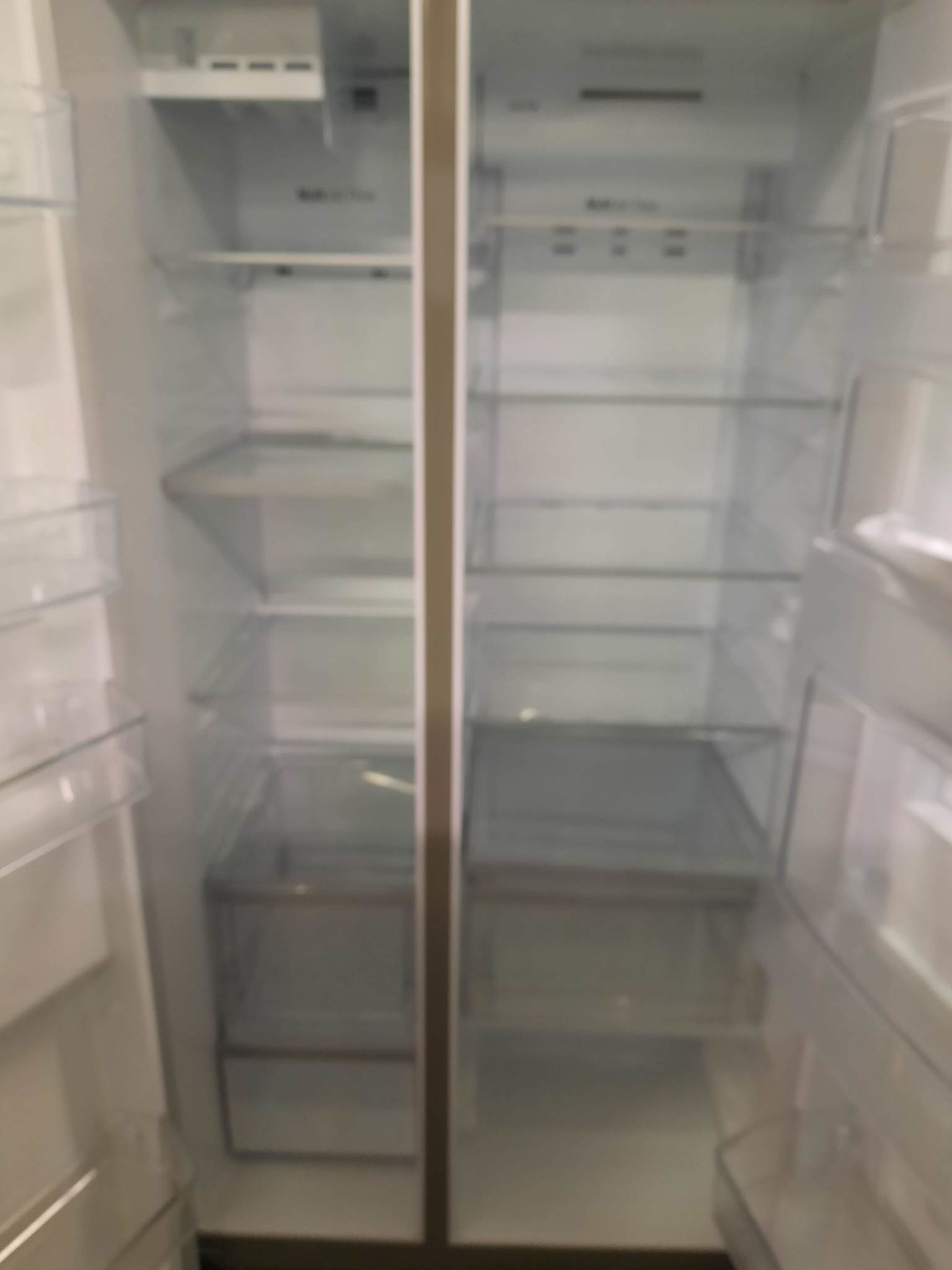 LG LG LRSES2706V  InstaView 26.8-cu ft Side-by-Side Refrigerator with Ice Maker (Platinum Silver)