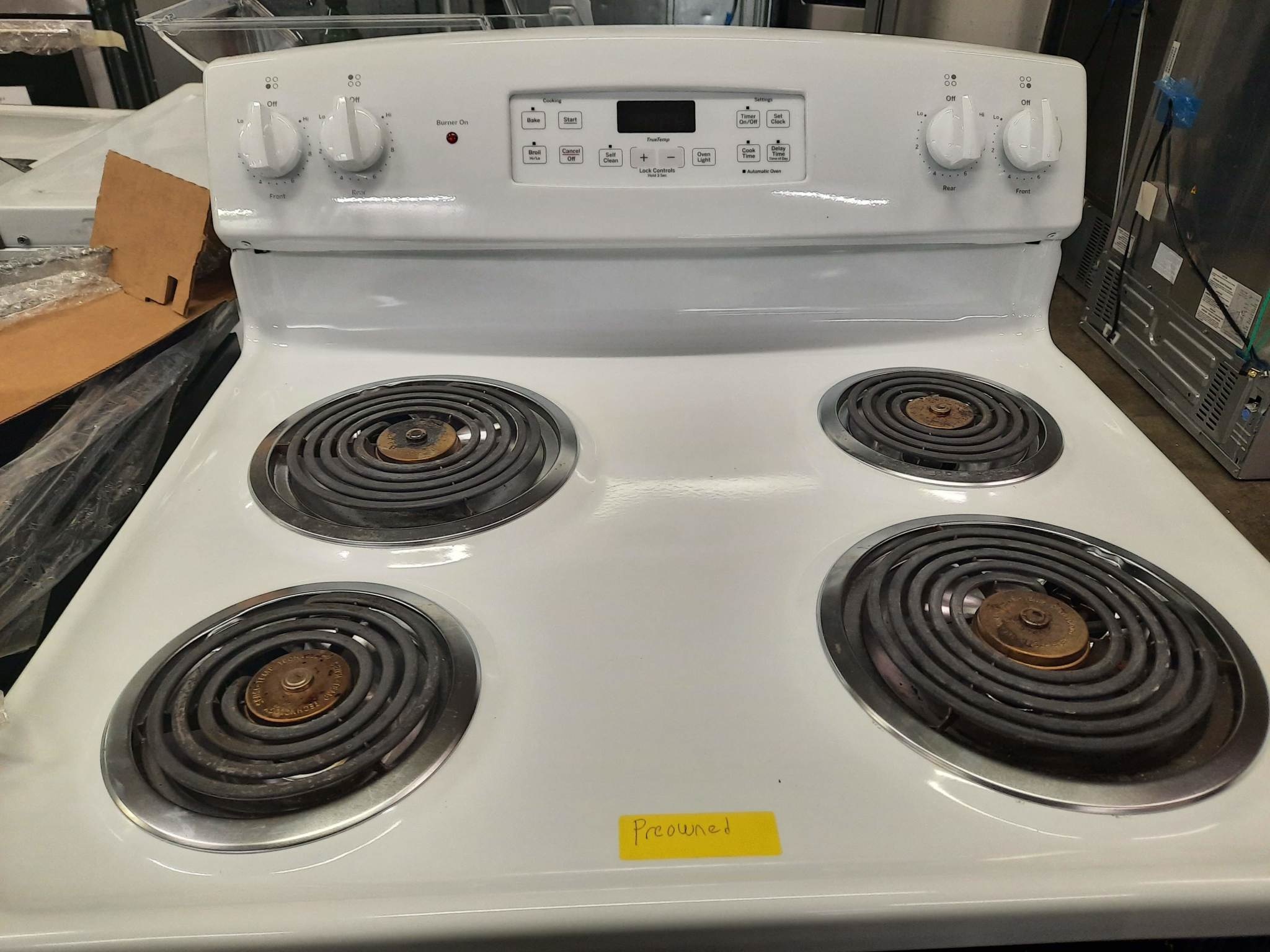 GE GE  JB256DMWW  30-in 4 Elements 5-cu ft Self-Cleaning Freestanding Electric Range (White)