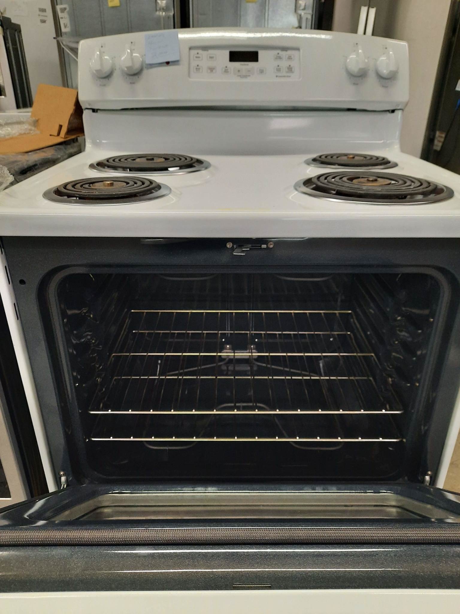 GE GE  JB256DMWW  30-in 4 Elements 5-cu ft Self-Cleaning Freestanding Electric Range (White)