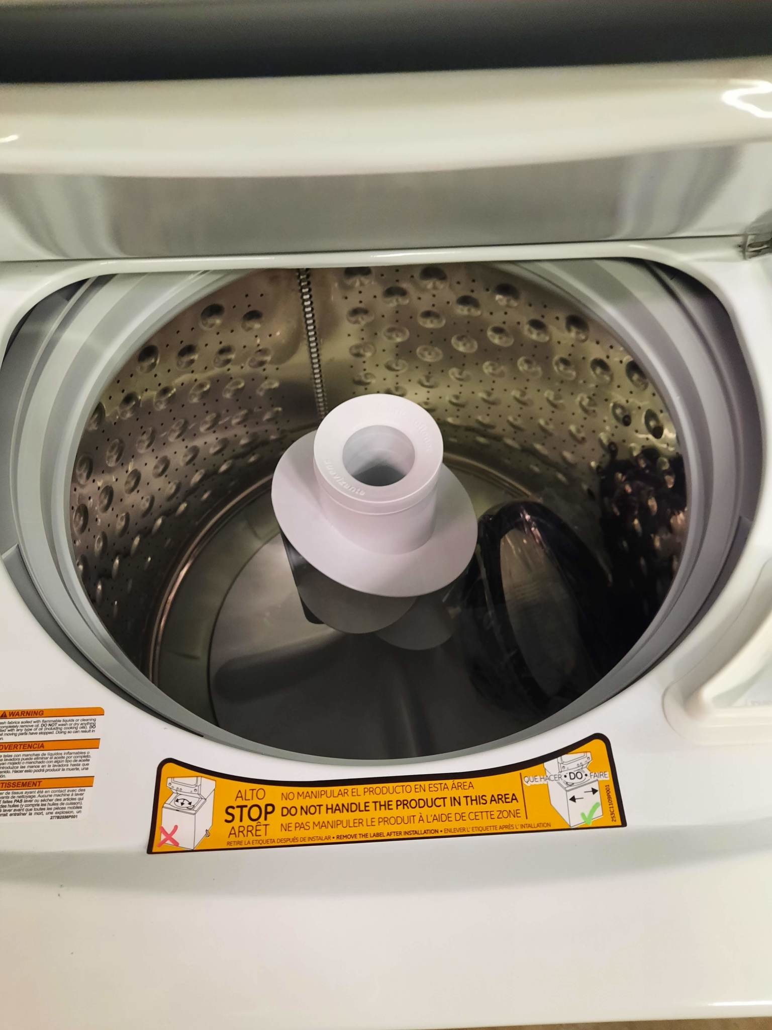 GE *GUD27ESSMWW 3.8 cu. ft. Washer 5.9 cu. ft. Electric Dryer Combo in White