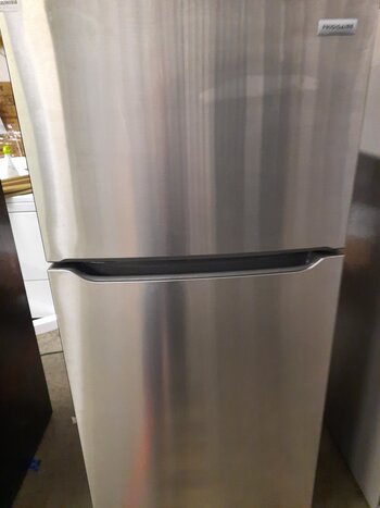 Frigidaire *FFHT1835VS  Frigidaire 18.3-cu ft Standard-Depth 30-in Wide Top-Freezer Refrigerator ( Stainless Steel ) Garage Ready
