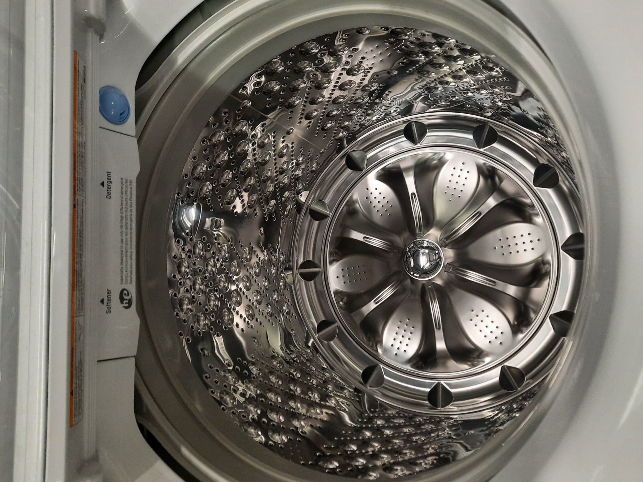 LG LG WT7100CW 4.5-cu ft High Efficiency Top-Load Washer (White)