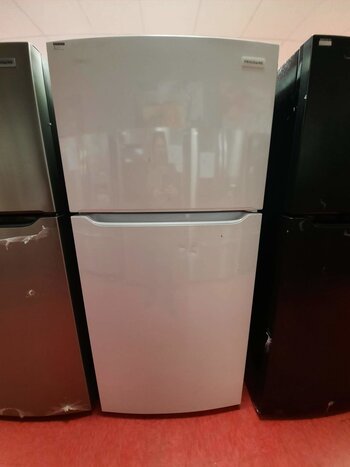 Frigidaire Frigidaire  FFHT1835VW  18.3-cu ft Top-Freezer Refrigerator (White) ENERGY STAR