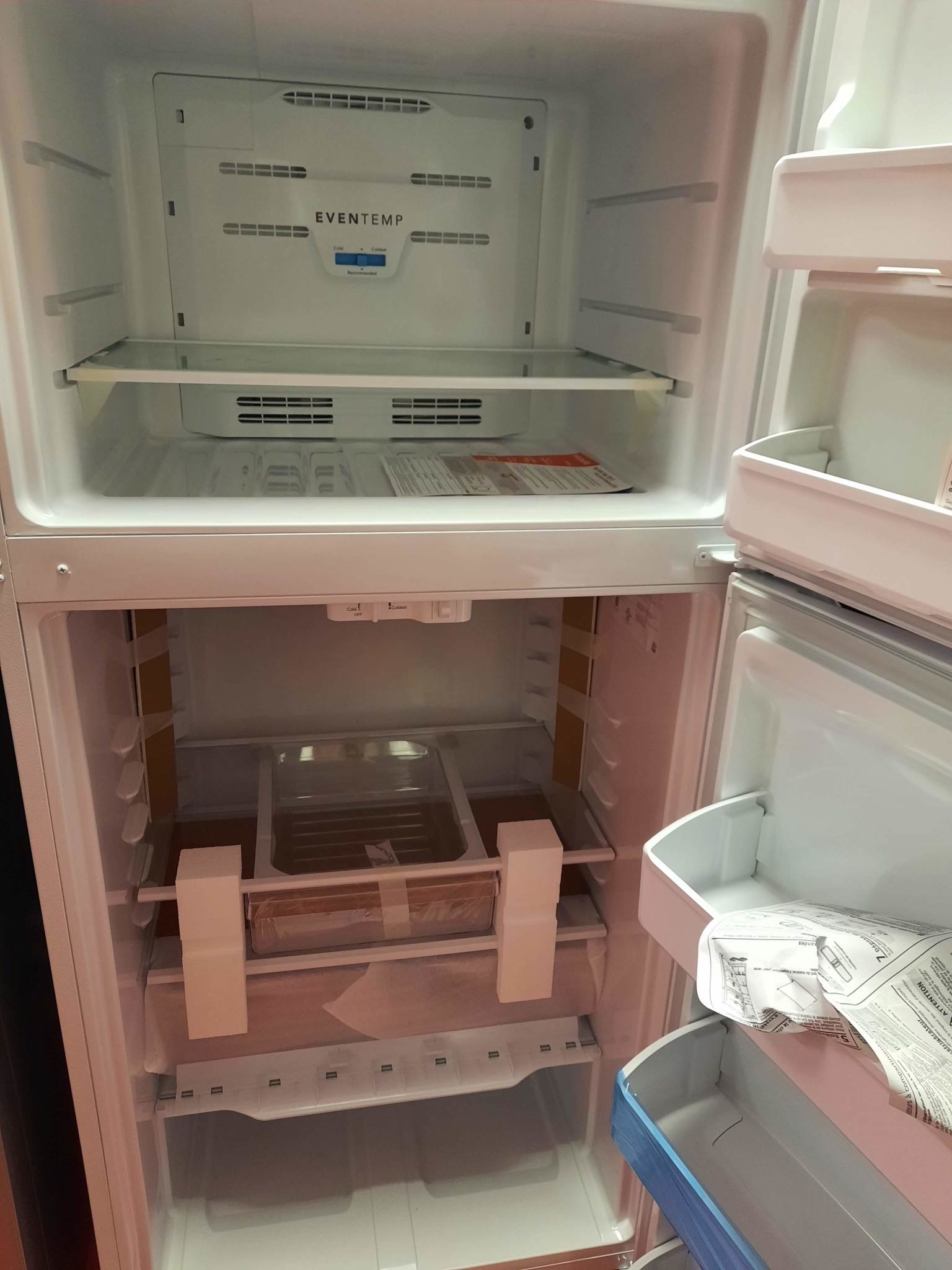 Frigidaire Frigidaire  FFHT1835VW  18.3-cu ft Top-Freezer Refrigerator (White) ENERGY STAR