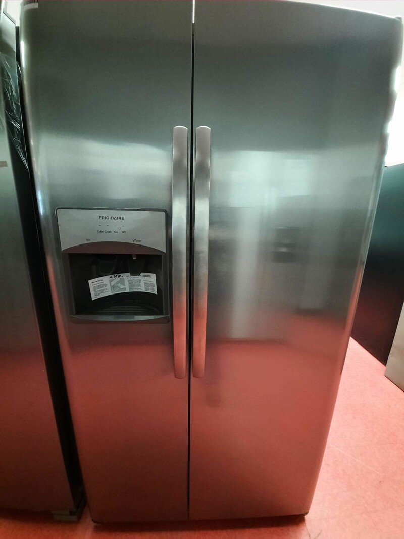 Frigidaire Frigidaire LFSS2612TF4 25.5-cu ft Side-by-Side Refrigerator with Ice Maker (EasyCare Stainless Steel)