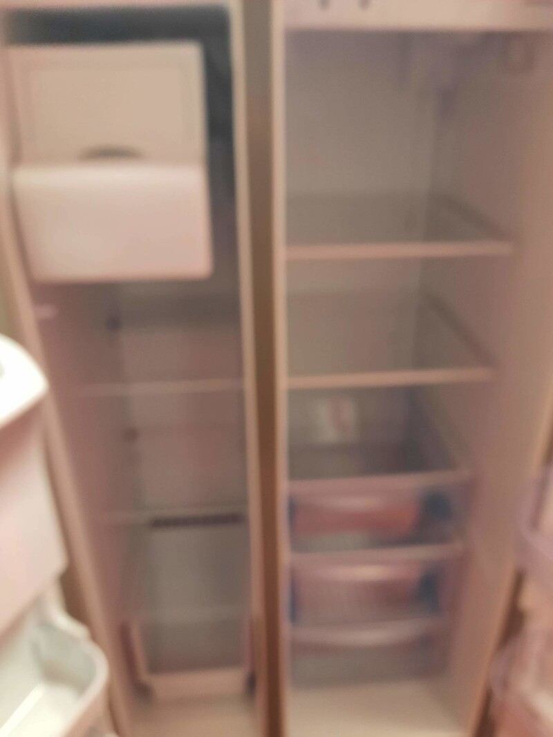 Frigidaire Frigidaire LFSS2612TF4 25.5-cu ft Side-by-Side Refrigerator with Ice Maker (EasyCare Stainless Steel)