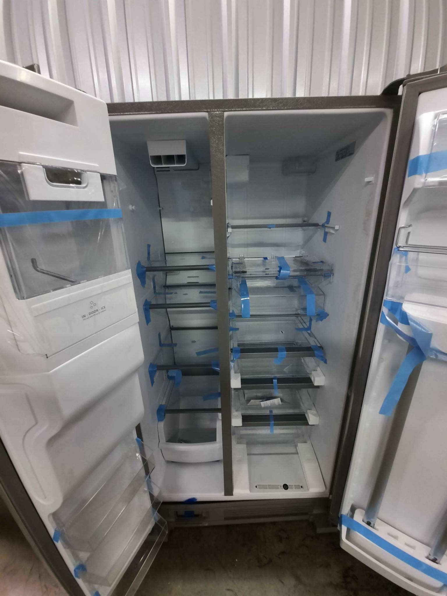 Whirlpool Whirlpool WRS555SIHZ 24.5-cu ft Side-by-Side Refrigerator with Ice Maker (Fingerprint Resistant Stainless Steel)