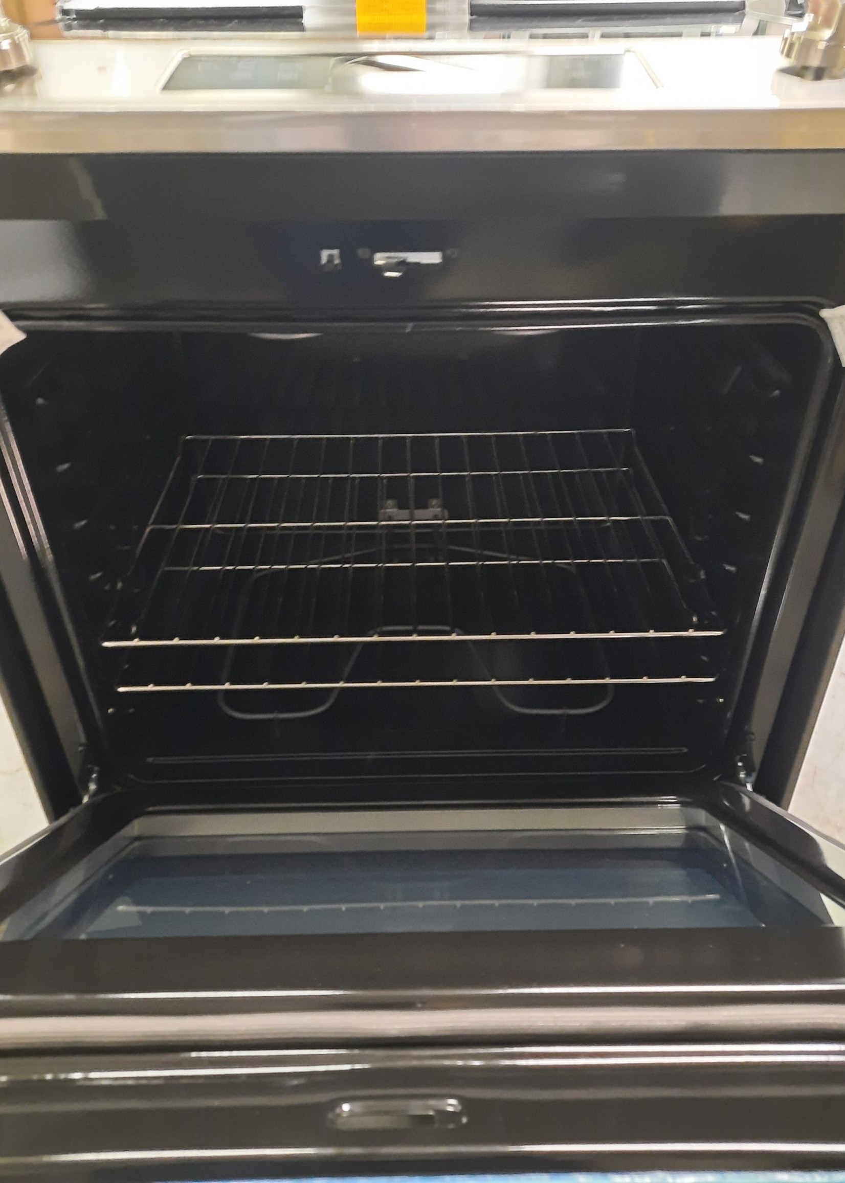 GE *GE JS645SLSS  30-in Smooth Surface 4 Elements 5.3-cu ft Self-Cleaning Slide-In Electric Range (Stainless Steel)