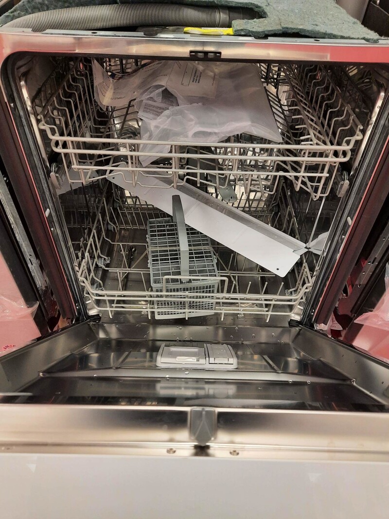 Whirlpool * WDF550SAHW 24 in. White Front Control Built-In Tall Tub Dishwasher with Stainless Steel Tub, 51 dBA