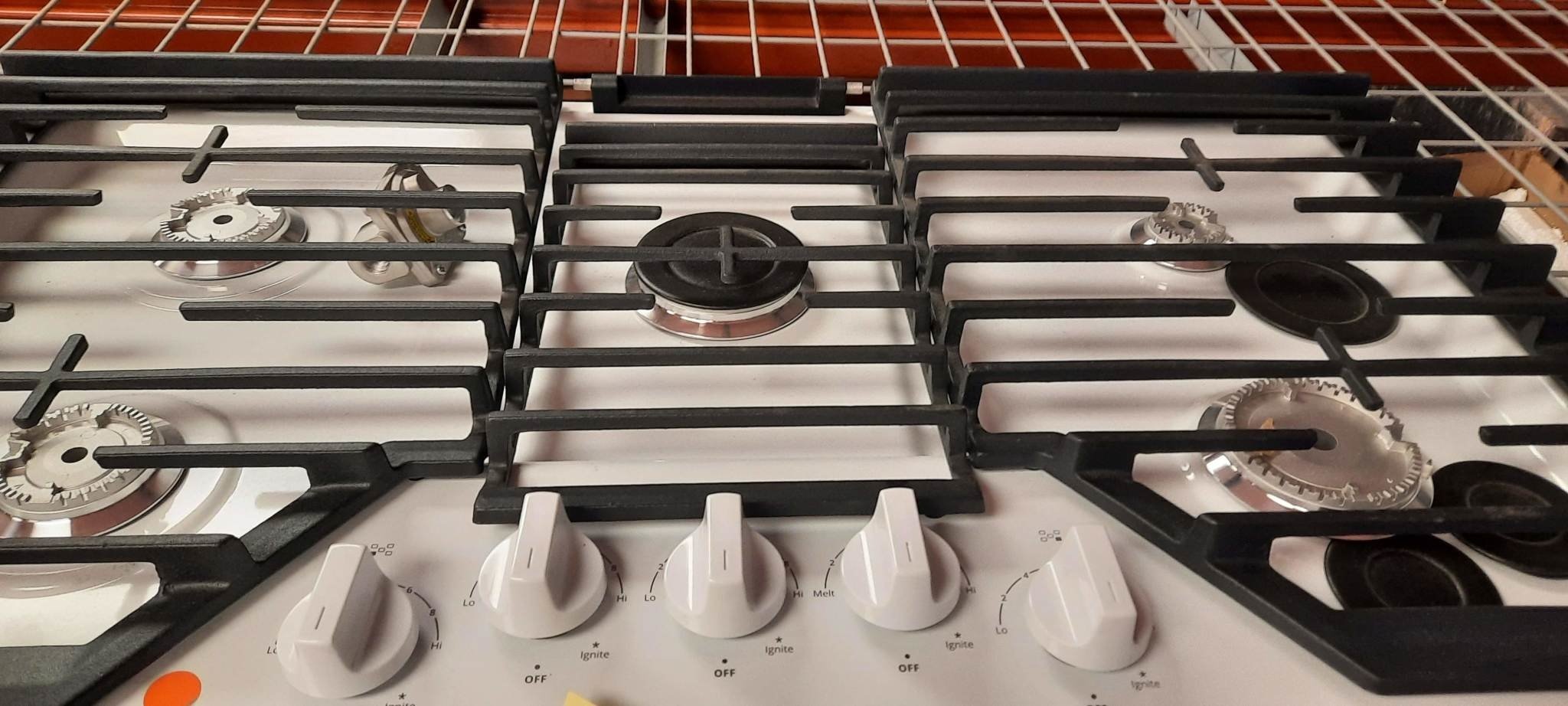 Whirlpool *Whirlpool WCG55US6HW  36 in. Gas Cooktop in White with 5 Burners and EZ-2-LIFT Hinged Cast-Iron Grates