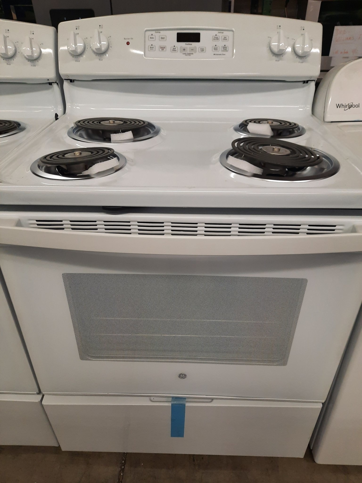 GE *JB256DMWW  30-in 4 Elements 5-cu ft Self-Cleaning Freestanding Electric Range (White)