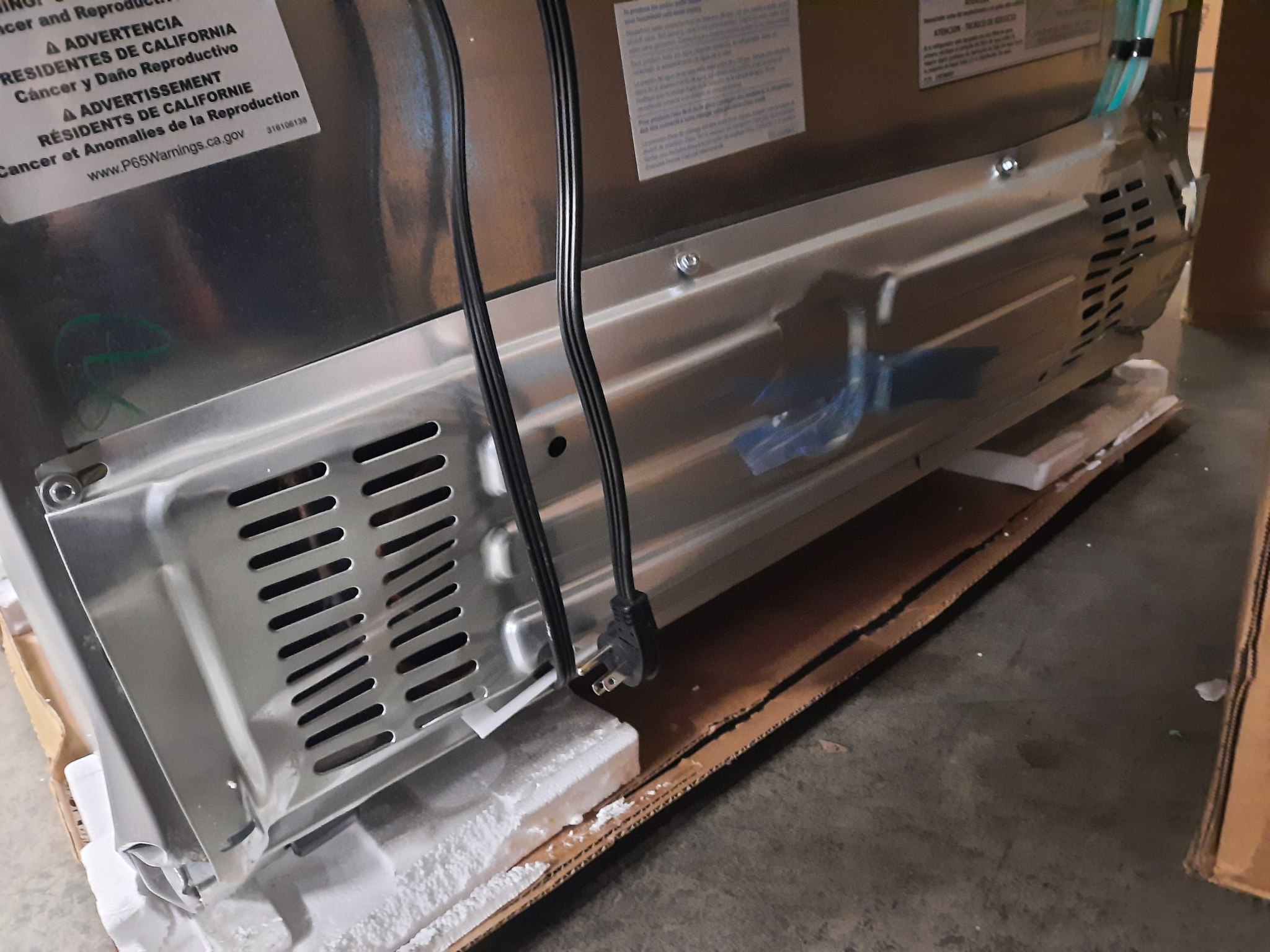 Frigidaire FRIGIDAIRE LGHX2636TFB  **Back is Damaged**  Gallery 25.5-cu ft Side-by-Side Refrigerator with Ice Maker (Smudge-Proof Stainless Steel) ENERGY STAR